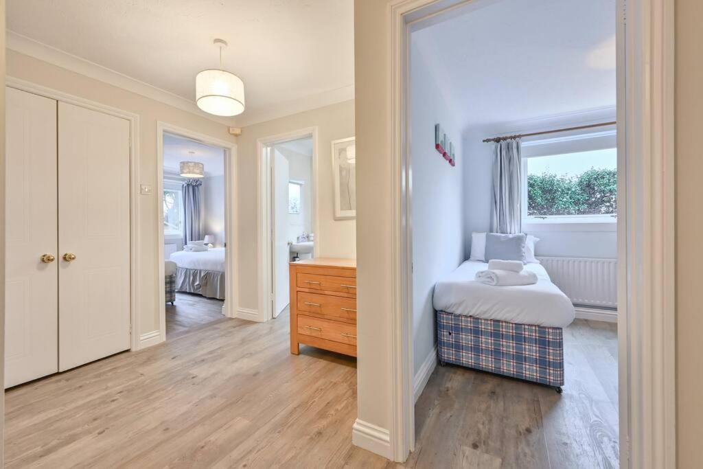 Spacious Sandbanks Apartment Near Beach And Bars With Free Parking Poole Kültér fotó
