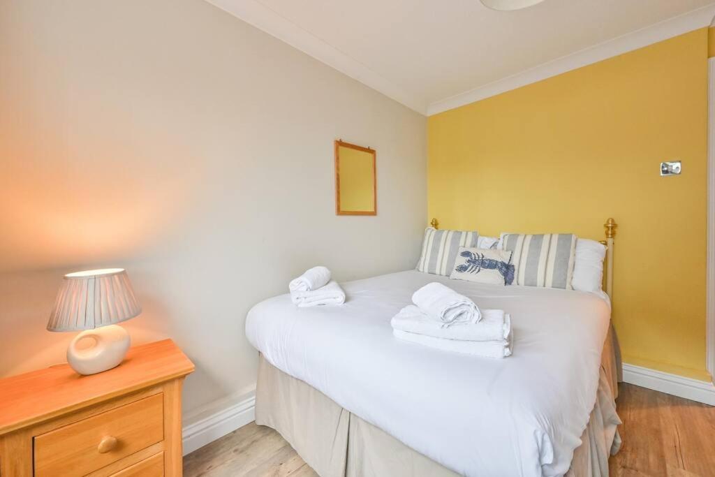 Spacious Sandbanks Apartment Near Beach And Bars With Free Parking Poole Kültér fotó