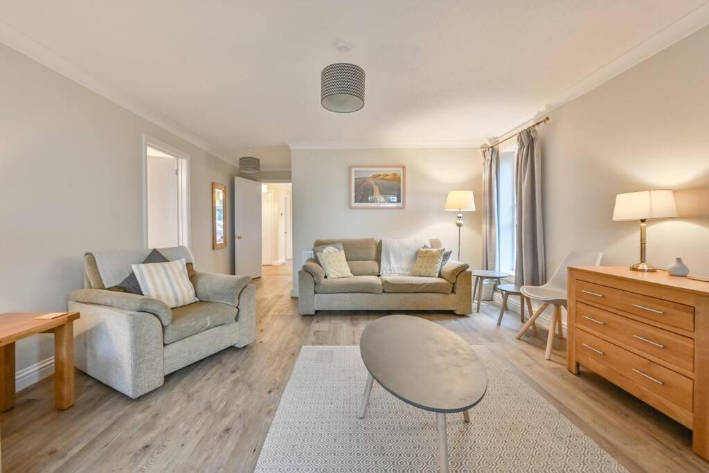Spacious Sandbanks Apartment Near Beach And Bars With Free Parking Poole Kültér fotó